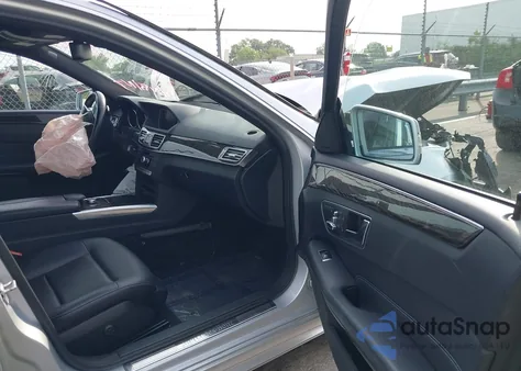 2014 Mercedes-Benz E 350 z USA, uszkodzony, nr VIN WDDHF5KB3EB047280